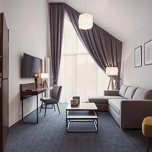 Hotel apartamentowy Five Seasons One
